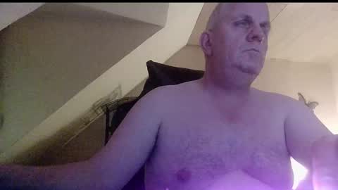 Snapshot of doggy2629 chatting on January 7, 4:53 pm doggy2629 online show from January 7, 4:53 pm