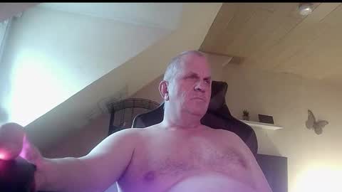 Snapshot of doggy2629 chatting on January 12, 2:33 pm doggy2629 online show from January 12, 2:33 pm