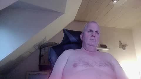 Snapshot of doggy2629 chatting on February 6, 4:32 pm doggy2629 online show from February 6, 4:32 pm