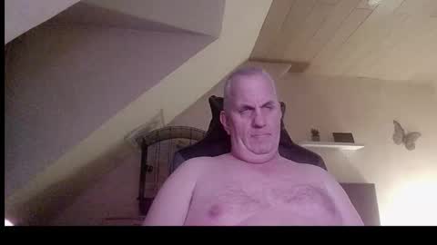 Snapshot of doggy2629 chatting on February 23, 5:54 pm doggy2629 online show from February 23, 5:54 pm