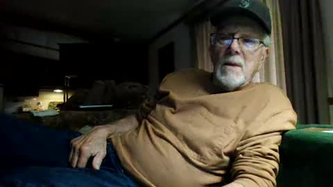 Snapshot of doingmyself69 chatting on November 4, 8:41 pm doingmyself69 online show from November 4, 8:41 pm