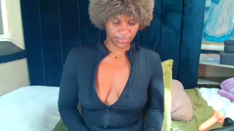 dojabootie online show from July 3, 7:04 am