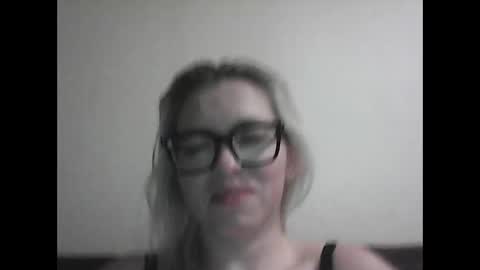 Snapshot of dolce_tempt chatting on December 4, 7:33 pm dolce_tempt online show from December 4, 7:33 pm