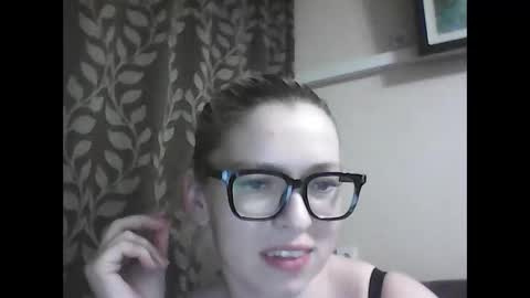 Snapshot of dolce_tempt chatting on December 16, 7:30 pm dolce_tempt online show from December 16, 7:30 pm