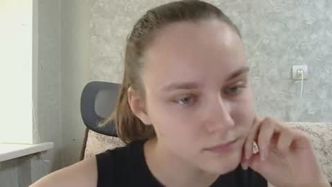 Snapshot of dolcezza_ chatting on June 17, 11:34 am dolcezza_ online show from June 17, 11:34 am
