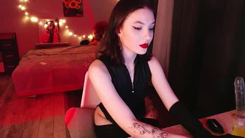 Snapshot of doll1_maiya chatting on December 2, 8:37 pm doll1_maiya online show from December 2, 8:37 pm