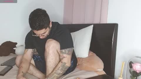 Auro and Santiago online show from January 17, 3:23 am