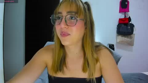 Snapshot of doll_andrea_ chatting on July 4, 12:06 am ANDREA online show from July 4, 12:06 am