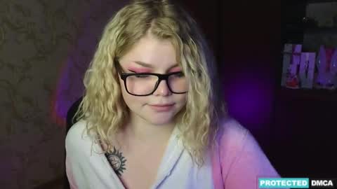 Chloe online show from December 7, 8:38 pm