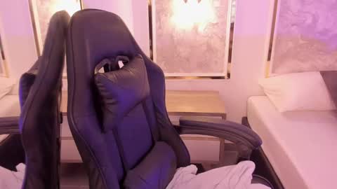 D  online show from September 30, 7:57 am