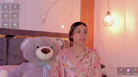 doll_isa_ online show from April 5, 8:39 pm