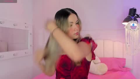 doll_isa_ online show from April 8, 8:42 pm