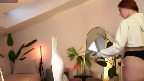 Your doll Lesli online show from February 8, 1:03 pm