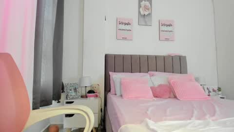Snapshot of doll_oriana chatting on December 4, 4:16 pm doll_oriana online show from December 4, 4:16 pm