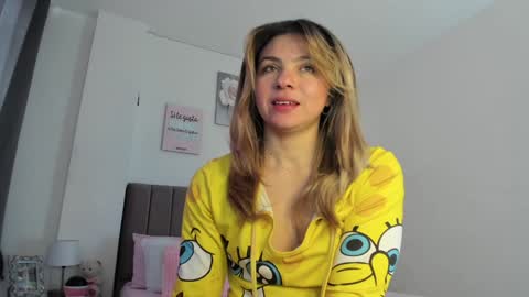 Snapshot of doll_oriana chatting on December 4, 7:23 pm doll_oriana online show from December 4, 7:23 pm