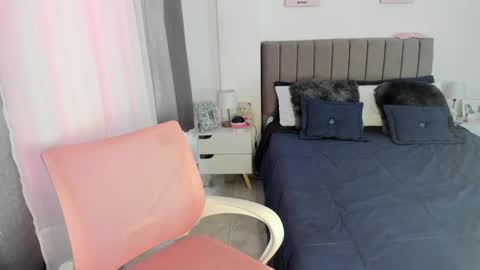 Snapshot of doll_oriana chatting on December 9, 6:25 pm doll_oriana online show from December 9, 6:25 pm