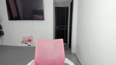 Snapshot of doll_oriana chatting on February 11, 7:48 pm doll_oriana online show from February 11, 7:48 pm