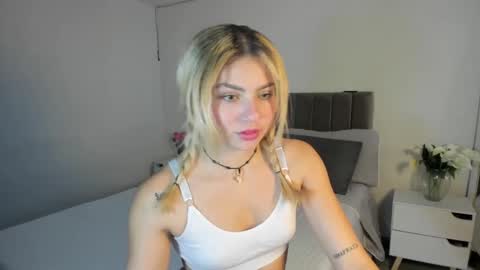 Snapshot of doll_oriana chatting on September 25, 8:01 pm doll_oriana online show from September 25, 8:01 pm