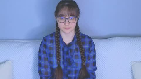 Snapshot of doll_tessa chatting on February 17, 4:24 pm Tessa online show from February 17, 4:24 pm