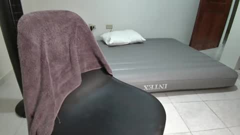 Snapshot of dollarhot30 chatting on October 24, 8:33 am DollarHot30 online show from October 24, 8:33 am