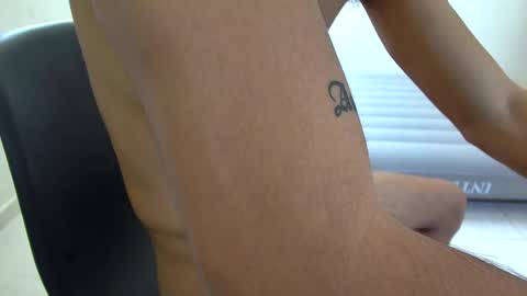 Snapshot of dollarhot30 chatting on November 13, 4:39 pm DollarHot30 online show from November 13, 4:39 pm