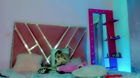 dollcute_latin online show from May 6, 12:52 am