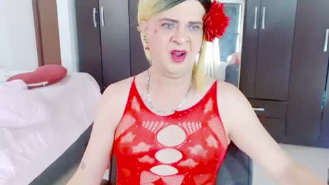 Snapshot of dolldirtyxxx1 chatting on July 12, 8:00 pm ilona online show from July 12, 8:00 pm