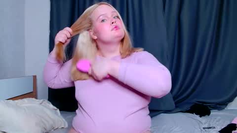 Snapshot of dolled_up_cvnt chatting on July 5, 6:59 pm Miss Rose online show from July 5, 6:59 pm