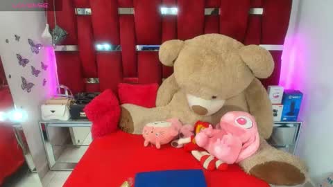 Snapshot of dollfire_bigass chatting on October 12, 1:37 am ginna online show from October 12, 1:37 am