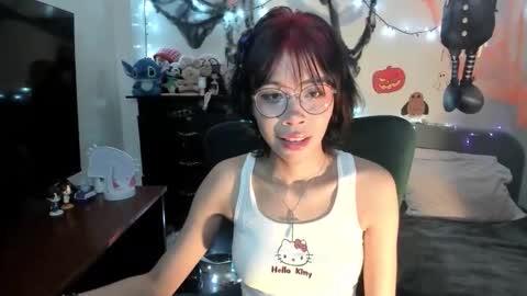 Snapshot of dolliette chatting on October 21, 3:29 am mina online show from October 21, 3:29 am