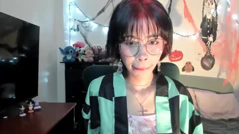 Snapshot of dolliette chatting on October 24, 10:28 pm mina online show from October 24, 10:28 pm
