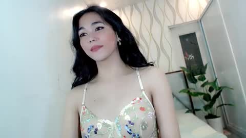 Make me Happy online show from October 21, 6:08 pm