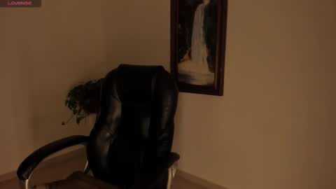 Snapshot of dollmoon_ chatting on November 21, 2:21 am You can call me Pretty online show from November 21, 2:21 am