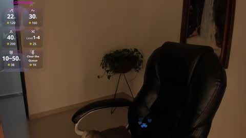 Snapshot of dollmoon_ chatting on November 26, 8:48 am You can call me Pretty online show from November 26, 8:48 am