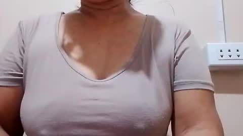 Snapshot of dolly926661 chatting on May 28, 9:45 pm dolly926661 online show from May 28, 9:45 pm