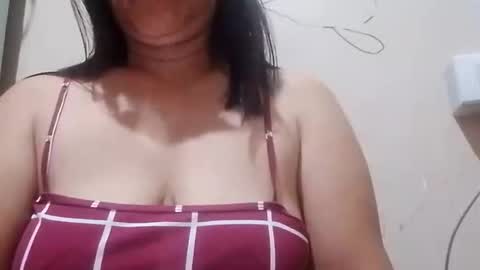 Snapshot of dolly926661 chatting on June 4, 10:54 am dolly926661 online show from June 4, 10:54 am