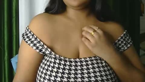 Snapshot of dolly_2 chatting on January 13, 5:23 am dolly_2 online show from January 13, 5:23 am