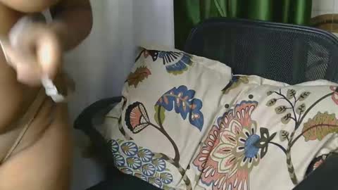 Snapshot of dolly_2 chatting on January 17, 5:00 am dolly_2 online show from January 17, 5:00 am