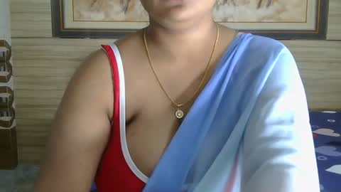 Snapshot of dolly_2 chatting on February 13, 10:44 am dolly_2 online show from February 13, 10:44 am