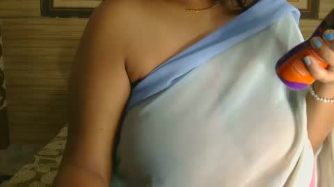 Snapshot of dolly_2 chatting on February 25, 10:26 am dolly_2 online show from February 25, 10:26 am