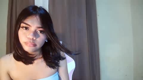 Snapshot of dolly_angel2 chatting on December 8, 7:05 am dolly_angel2 online show from December 8, 7:05 am