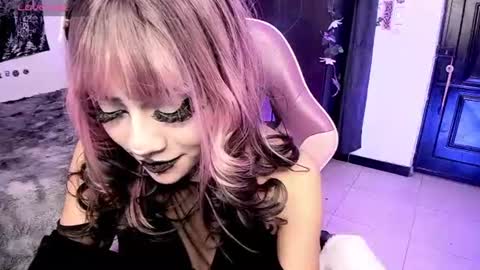dolly_bones online show from June 13, 5:49 am