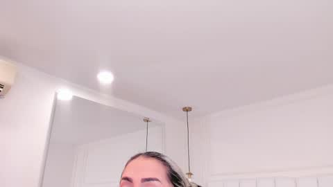 Snapshot of dolly_walker chatting on June 7, 1:59 pm dolly walker online show from June 7, 1:59 pm