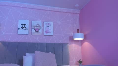 Call me Zoe  online show from February 17, 4:20 am