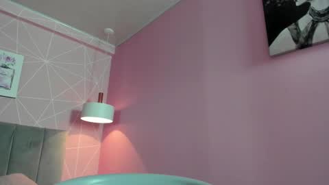 Call me Zoe  online show from February 25, 4:24 am