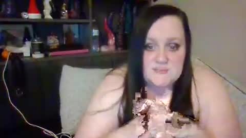 Snapshot of dollydarkside chatting on February 28, 12:33 am dollydarkside online show from February 28, 12:33 am