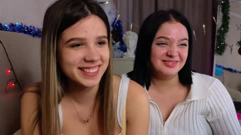 Snapshot of doloresdias chatting on December 17, 3:17 pm We Lili and Lory nice see yall here online show from December 17, 3:17 pm