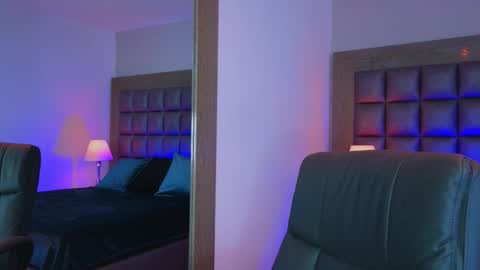 Dolly online show from November 12, 8:30 pm