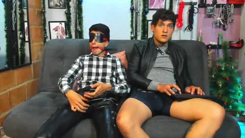 Snapshot of dom2travelers_sm chatting on December 9, 3:22 pm Diego Castell online show from December 9, 3:22 pm