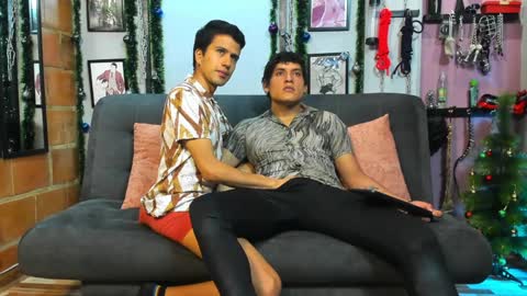 Snapshot of dom2travelers_sm chatting on December 16, 6:49 pm Diego Castell online show from December 16, 6:49 pm